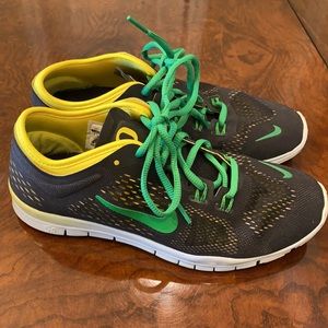 Limited edition Nike size 7 1/2 Oregon Duck shoes